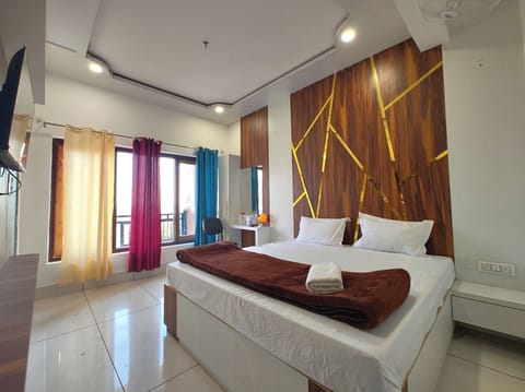 Deluxe Double Room | In-room safe, soundproofing, free WiFi, bed sheets