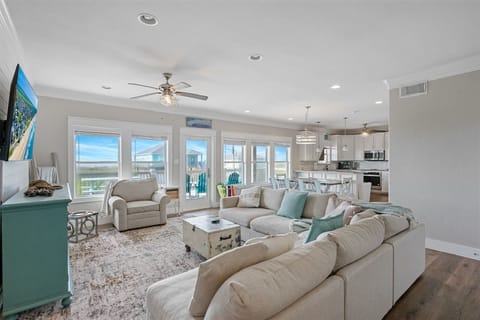 House, 4 Bedrooms | Living area | Smart TV, streaming services