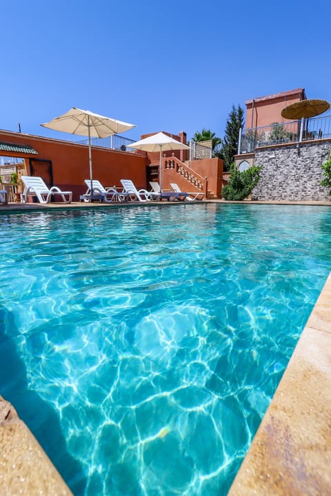 10 outdoor pools