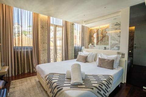 Double Room, 1 Double Bed | In-room safe, desk, blackout drapes, soundproofing