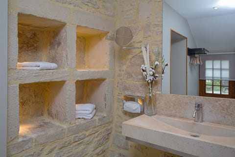 Double Room Standard Tradition | Bathroom | Hair dryer, bathrobes, slippers, towels