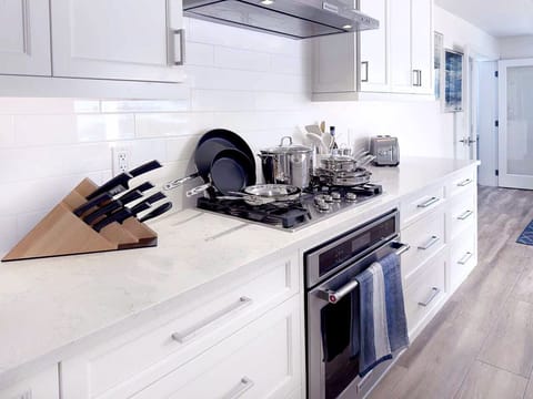 Modern chef’s knife set — ergonomic, sharp and ready for action