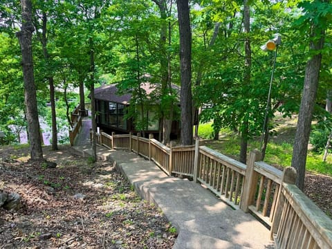 Secluded. Scenic. Simply perfect. Branch Bungalow at Treetop Villas.