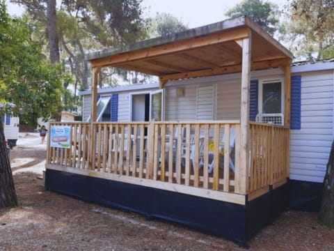 Outdoor Furniture, Home, Furniture, Door, Outdoor Table, Chair, Kitchen & Dining Room Table, Shade, Balcony, Porch