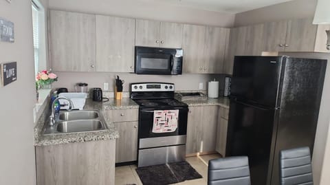 House | Private kitchen | Cookware/dishes/utensils