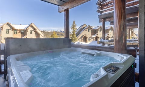 House, 3 Bedrooms | Outdoor spa tub