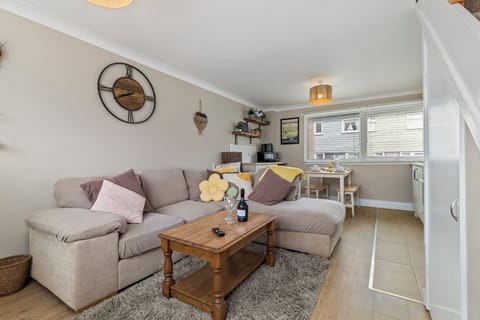 Short walk from beach, parking