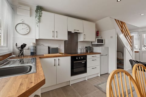 Short walk from beach, parking