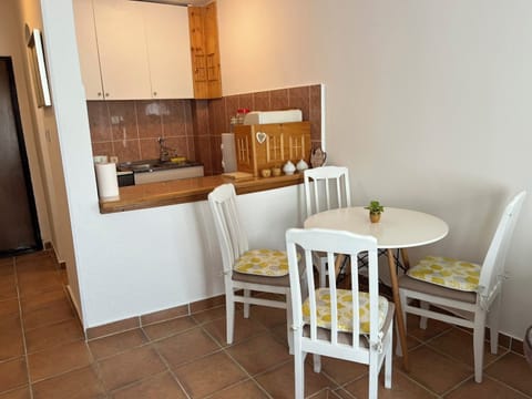 Comfort Apartment, Balcony, Courtyard View | Living area