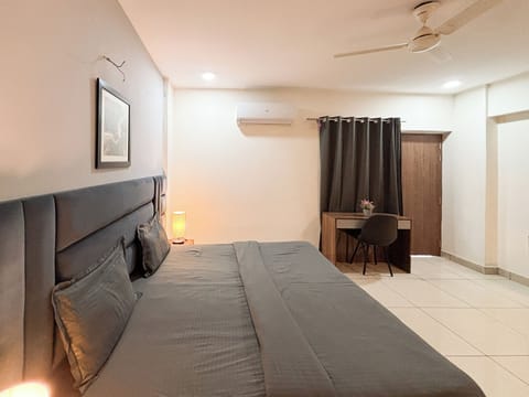 Studio, City View | In-room safe, desk, laptop workspace, blackout drapes