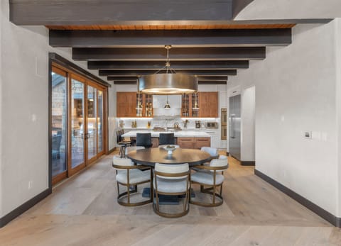 Overview into dining area and kitchen