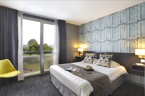 Premium bedding, individually decorated, individually furnished, desk