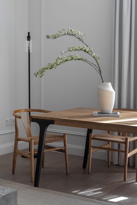 Stylish oak table and scandinavian chairs