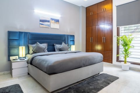 Studio, City View | In-room safe, desk, laptop workspace, blackout drapes