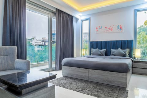 Studio, City View | In-room safe, desk, laptop workspace, blackout drapes
