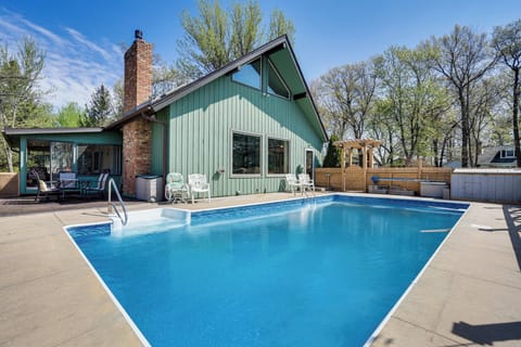 New Richmond Vacation Rental | 2BR | 2.5BA | Step to Enter | 2,630 Sq Ft