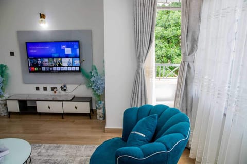 Comfort Apartment, 1 Double Bed, City View | Living area