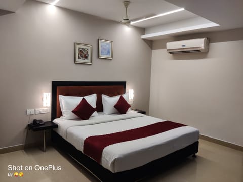 Business Room, City View | Desk, soundproofing, free WiFi
