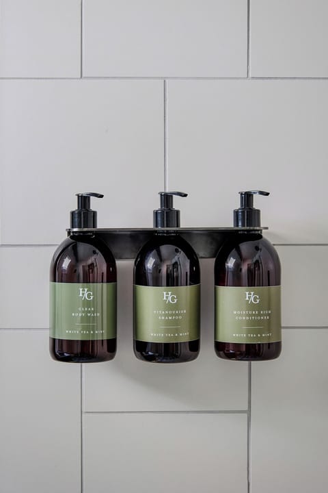 Comfort Double Room | Bathroom | Free toiletries, hair dryer, towels, soap