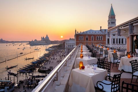 Alfresco dining 