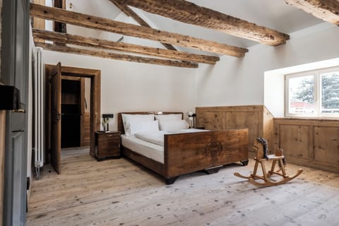 Deluxe Apartment, Mountain View | Premium bedding, individually decorated, individually furnished