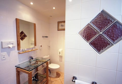 Comfort Double or Twin Room, Park View | Bathroom sink