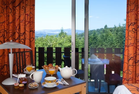 Breakfast (EUR 12.00 per person)