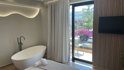 Superior Double Room, Balcony, City View | Hypo-allergenic bedding, free WiFi, bed sheets