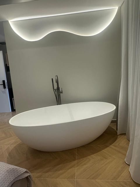 Superior Double Room, Balcony, City View | Hypo-allergenic bedding, free WiFi, bed sheets