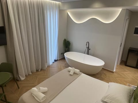 Superior Double Room, Balcony, City View | Hypo-allergenic bedding, free WiFi, bed sheets