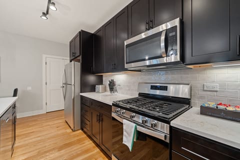 Modern kitchen layout ready for shared cooking moments.