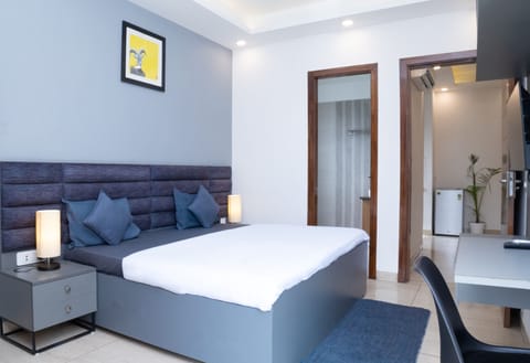Studio, City View | In-room safe, desk, laptop workspace, blackout drapes