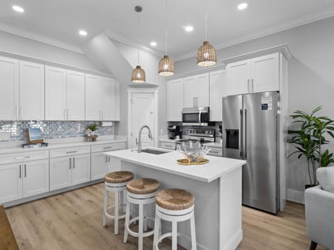Kitchen - Island Seating - First Floor