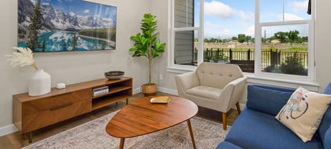 Royal Perch | Chic Old Town Loft w/ King Suite