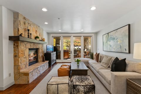 Condo, 2 Bedrooms | Living area | Smart TV