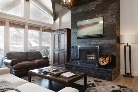 Condo, 3 Bedrooms | Living area | Smart TV