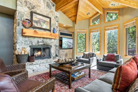 Condo, 4 Bedrooms | Living area | Smart TV