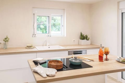 Compact but Functional Kitchen Layout
Every detail considered: ample counter space, overhead storage, modern appliances, and elegant lighting.