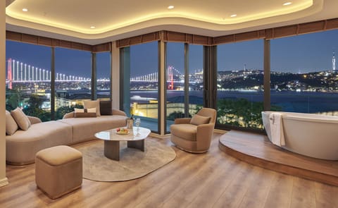 Bosphorus Suite | Minibar, soundproofing, iron/ironing board, free WiFi