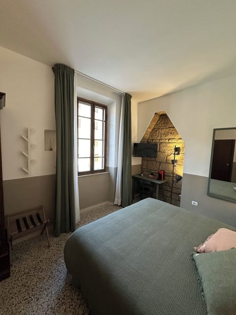 Classic Room, City View | Desk, free WiFi