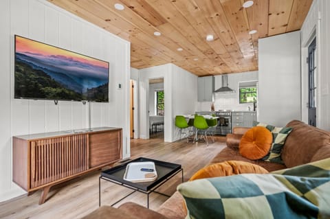 House | 8 bedrooms, Internet
