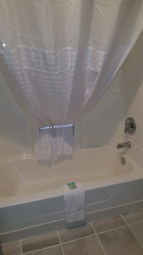 Classic Single Room | Bathroom | Hair dryer, towels