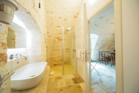 Deluxe Double Room, City View | Bathroom shower