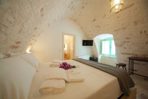 Deluxe Double Room, City View | Frette Italian sheets, premium bedding, down comforters, pillowtop beds