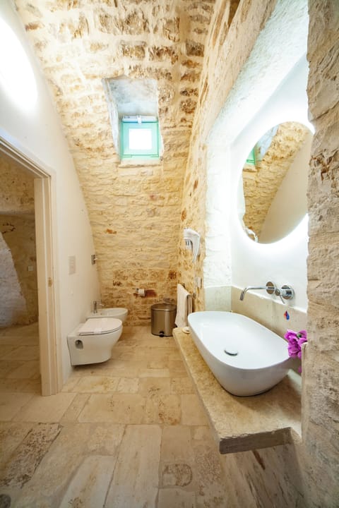 Luxury Suite, Balcony, City View | Bathroom | Shower, rainfall showerhead, eco-friendly toiletries, hair dryer