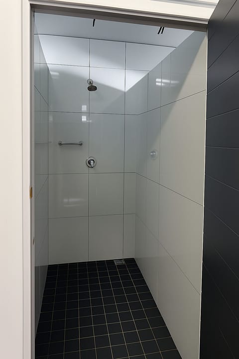 Economy Shared Dormitory, Mixed Dorm | Bathroom shower