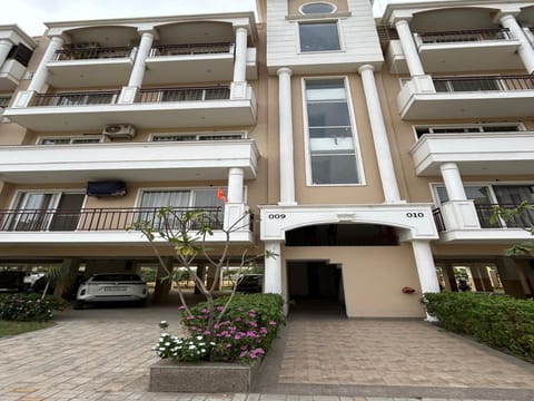 Apartment, 3 Bedrooms, Accessible, Smoking | Property entrance