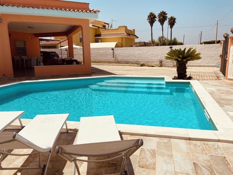 Seasonal outdoor pool, sun loungers
