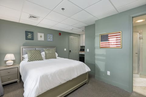 Cozy and newly renovated!
