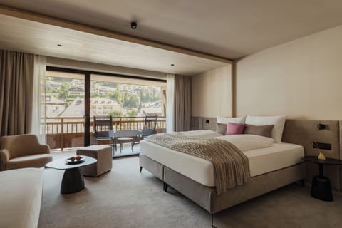 Deluxe Double Room, Mountain View | Egyptian cotton sheets, premium bedding, down comforters, in-room safe